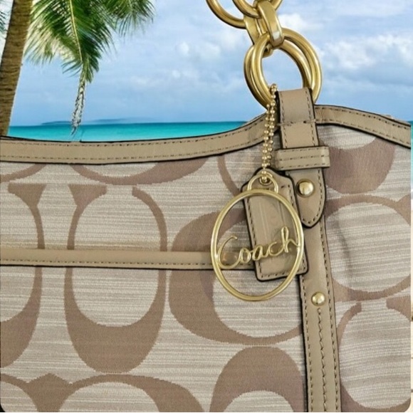 COACH Alexandra Signature C Gorgeous Canvas Cream and Tan Shoulder handbag. - Picture 4 of 16